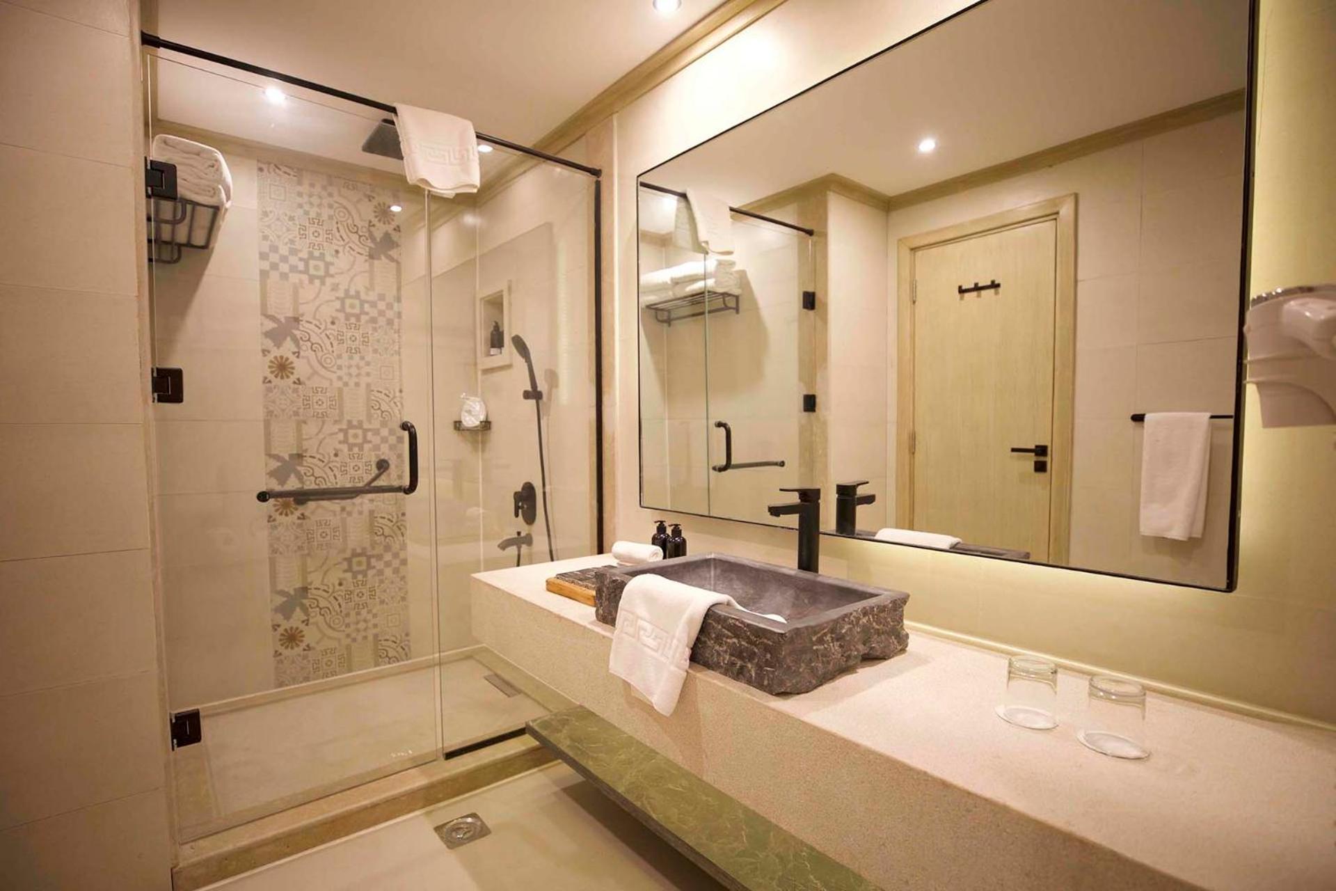 Sunrise Tucana Resort Grand Select Hurghada Room photo A bathroom in a hotel